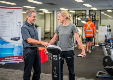 physiotherapist provides inbodyscan in the ethos health clinic gym space